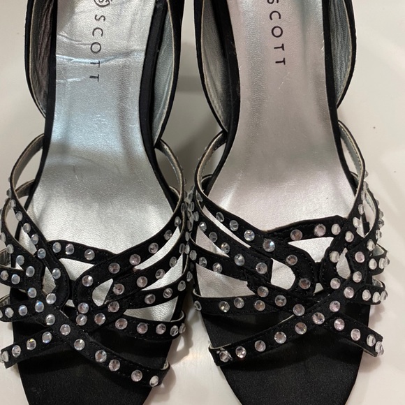 Black heels with silver studs - Picture 3 of 3